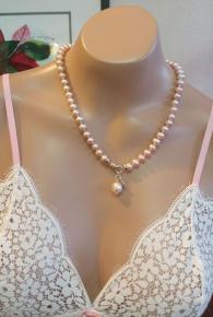 Front Closure Pink Pearl Necklace With Shell Charm